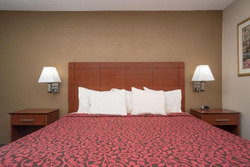 Days Inn by Wyndham Mankato image 10