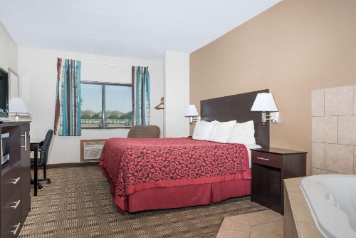 Days Inn by Wyndham Mankato image 13